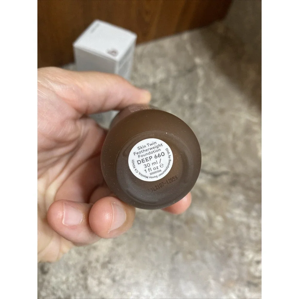 BNIB BEAUTYCOUNTER Skin Twin Featherweight Foundation 1 fl oz‎ Each Deep 660